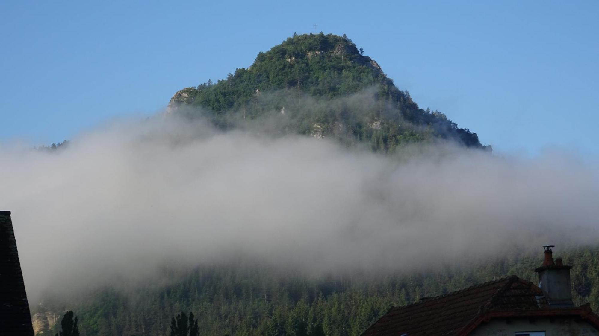 Bed and Breakfast Au Pont De La Gineze Barjac  Exterior foto